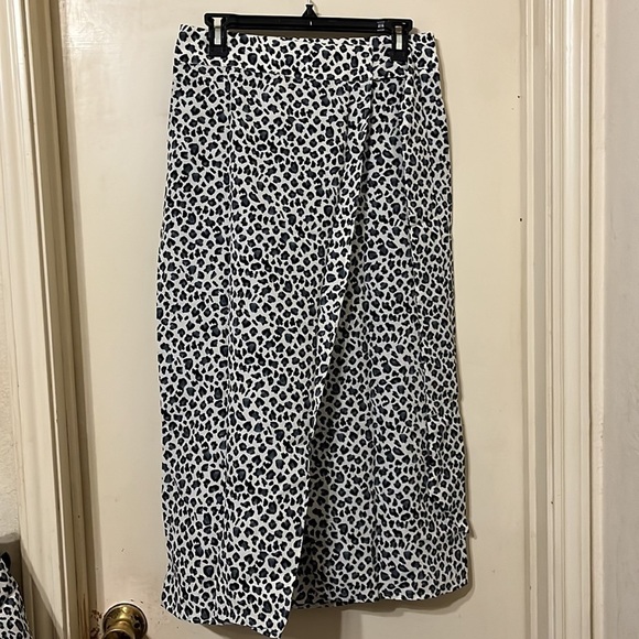 NWT Leopard 2 Piece Outfit Dress Spaghetti Strap V Neck Top and skirt set M - Picture 2 of 5